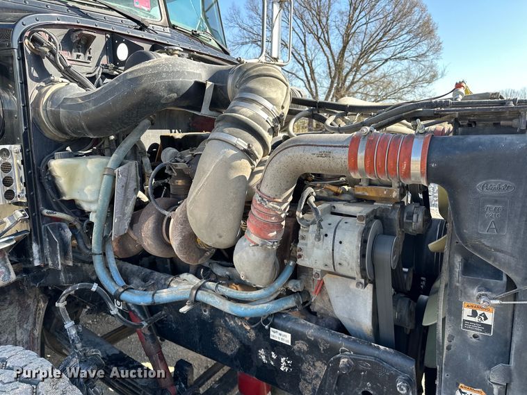 image for item OM9960 2006 Peterbilt  357 semi truck