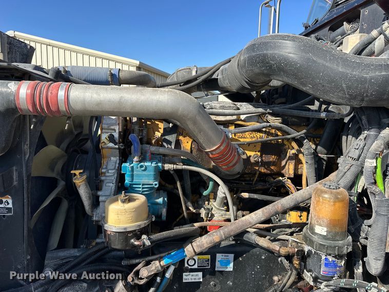 image for item OM9960 2006 Peterbilt  357 semi truck