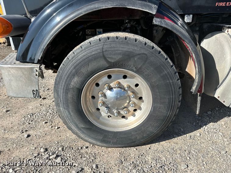 image for item OM9960 2006 Peterbilt  357 semi truck