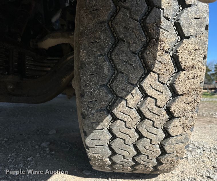 image for item OM9960 2006 Peterbilt  357 semi truck