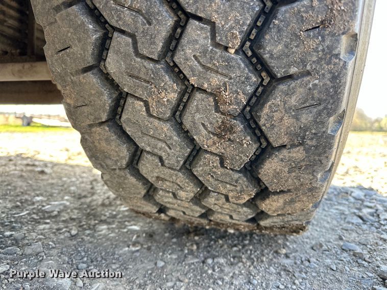 image for item OM9960 2006 Peterbilt  357 semi truck