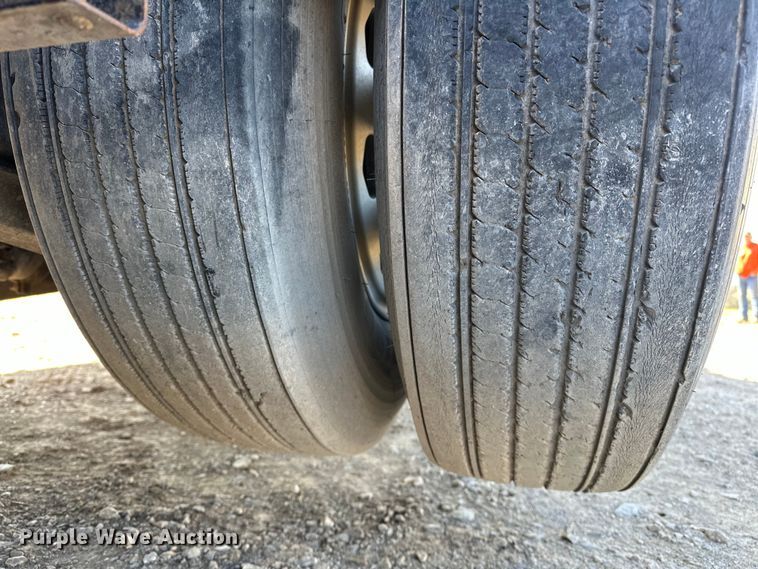 image for item OM9960 2006 Peterbilt  357 semi truck