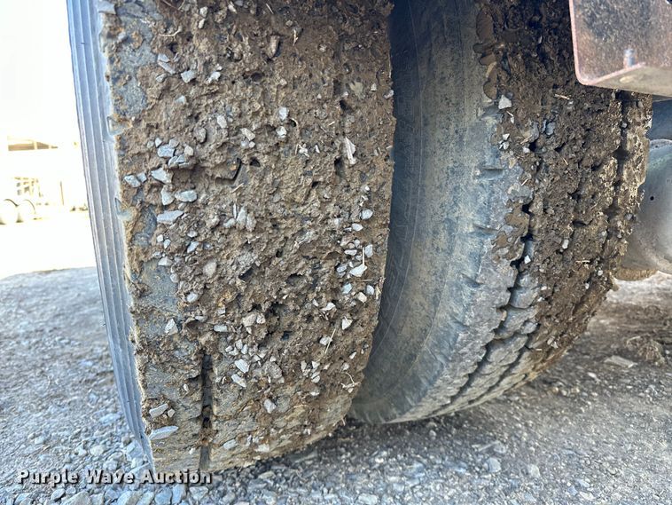 image for item OM9960 2006 Peterbilt  357 semi truck