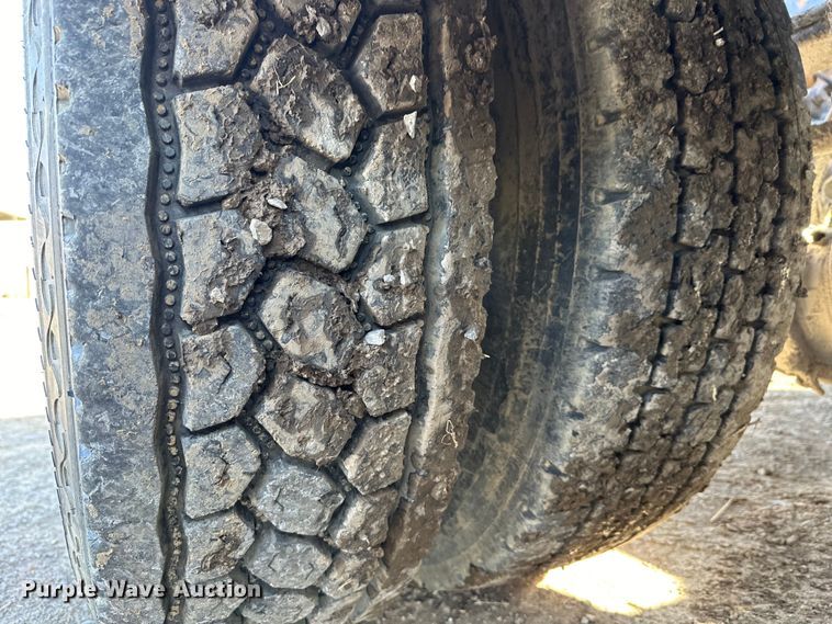 image for item OM9960 2006 Peterbilt  357 semi truck