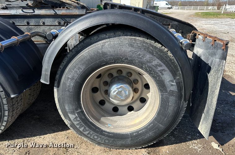 image for item OM9960 2006 Peterbilt  357 semi truck