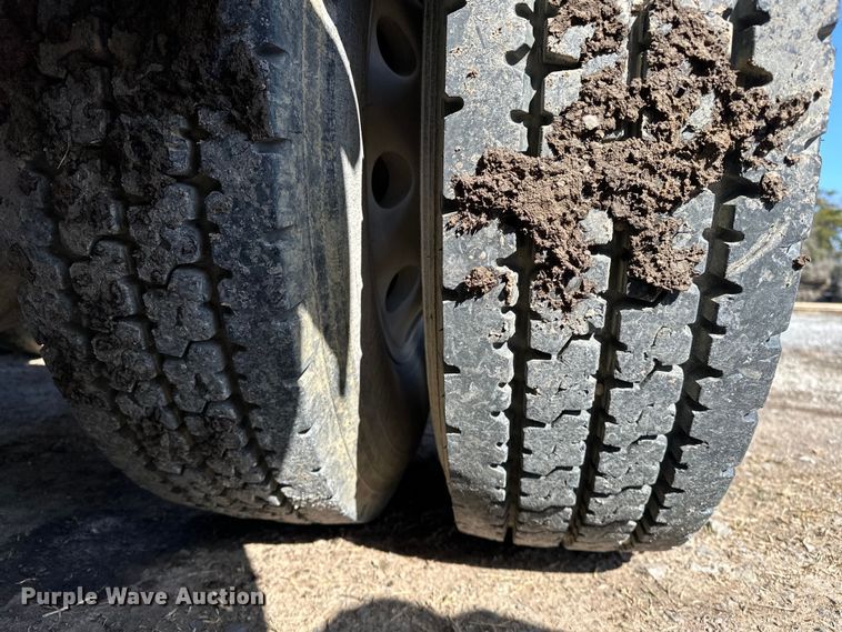 image for item OM9960 2006 Peterbilt  357 semi truck