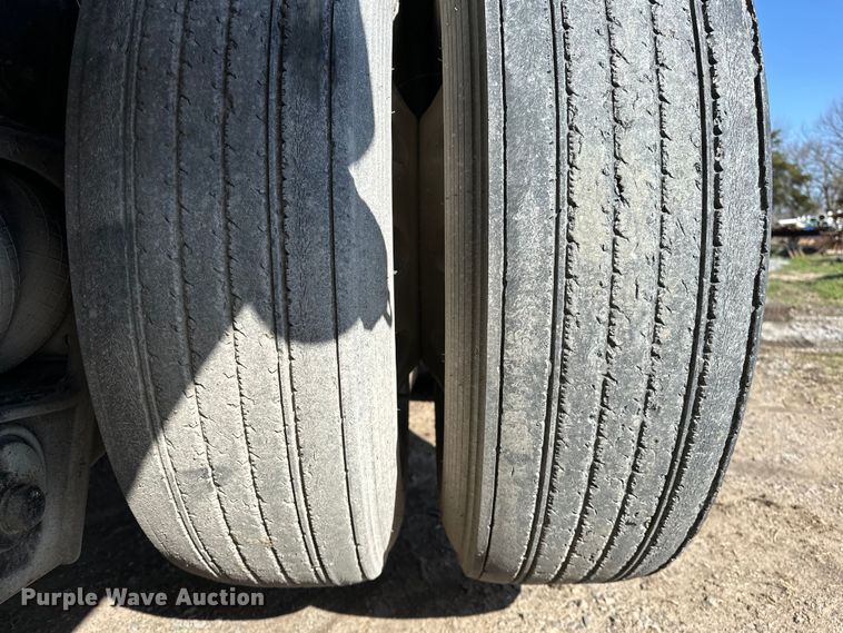 image for item OM9960 2006 Peterbilt  357 semi truck