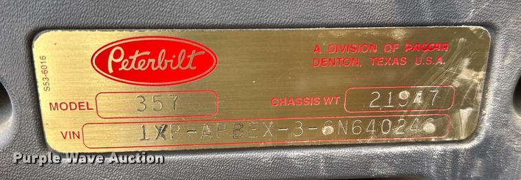 image for item OM9960 2006 Peterbilt  357 semi truck