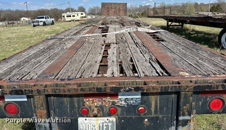 image for item OM9984 1991 Fontaine  FTW-4-8048SLW flatbed trailer