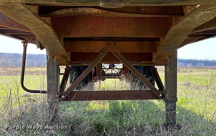 image for item OM9985 1968 Hobbs FBHCD-EP-40 flatbed trailer