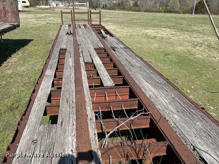 image for item OM9985 1968 Hobbs FBHCD-EP-40 flatbed trailer