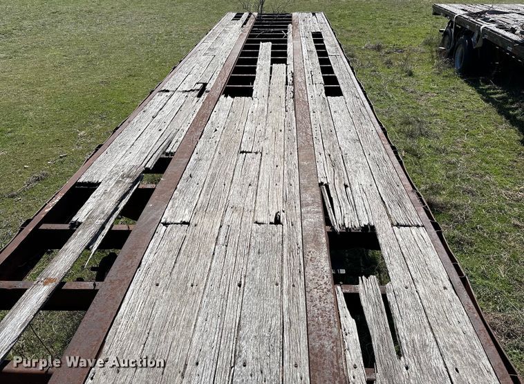 image for item OM9985 1968 Hobbs FBHCD-EP-40 flatbed trailer