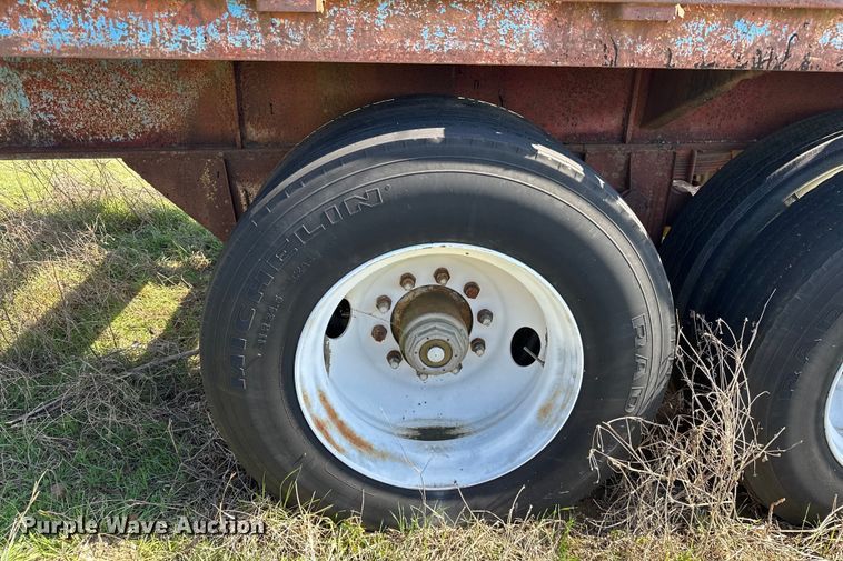 image for item OM9985 1968 Hobbs FBHCD-EP-40 flatbed trailer