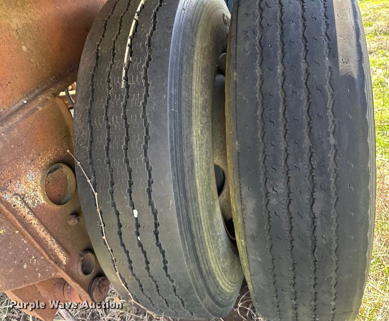 image for item OM9985 1968 Hobbs FBHCD-EP-40 flatbed trailer