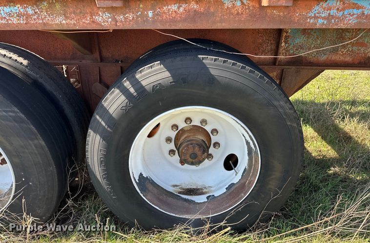 image for item OM9985 1968 Hobbs FBHCD-EP-40 flatbed trailer