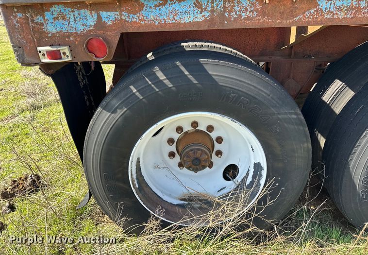 image for item OM9985 1968 Hobbs FBHCD-EP-40 flatbed trailer