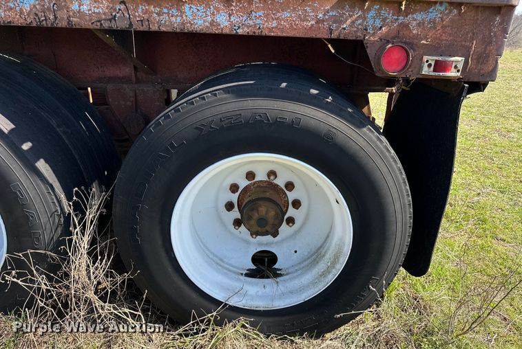 image for item OM9985 1968 Hobbs FBHCD-EP-40 flatbed trailer