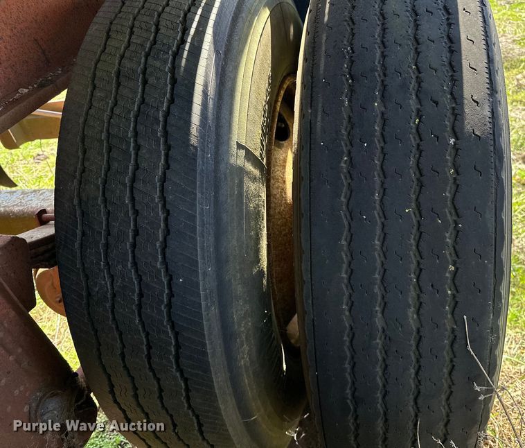 image for item OM9985 1968 Hobbs FBHCD-EP-40 flatbed trailer