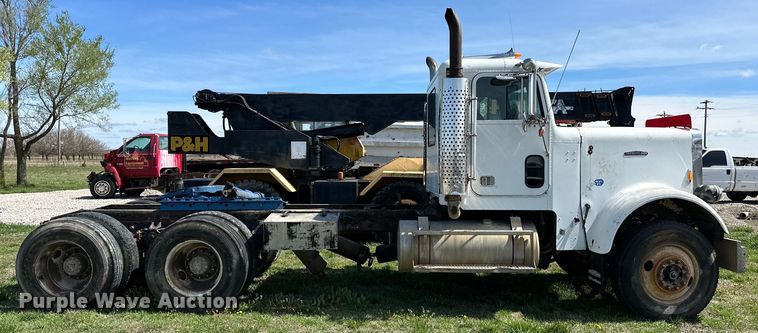 image for item OM9993 1981 Freightliner  FLC semi truck