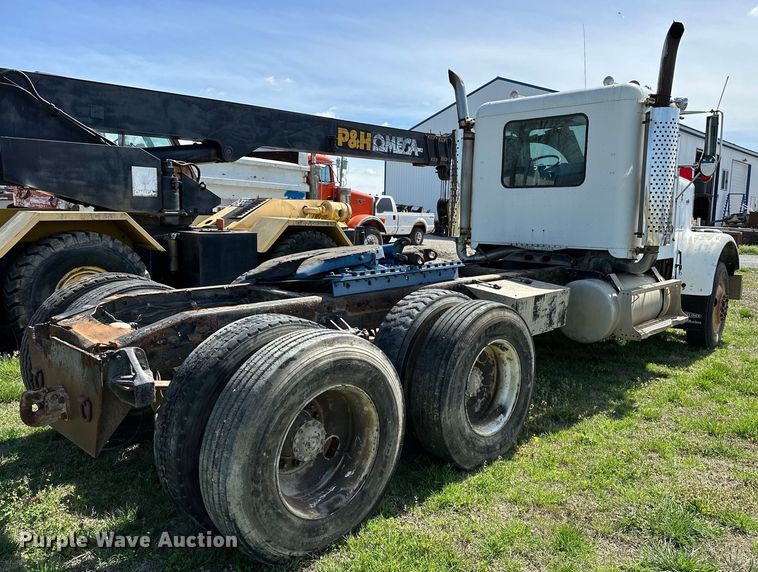 image for item OM9993 1981 Freightliner  FLC semi truck