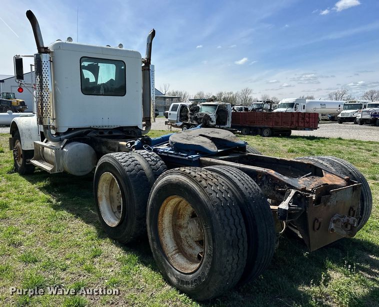 image for item OM9993 1981 Freightliner  FLC semi truck