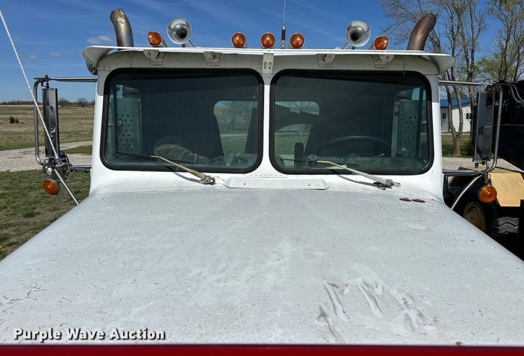 image for item OM9993 1981 Freightliner  FLC semi truck