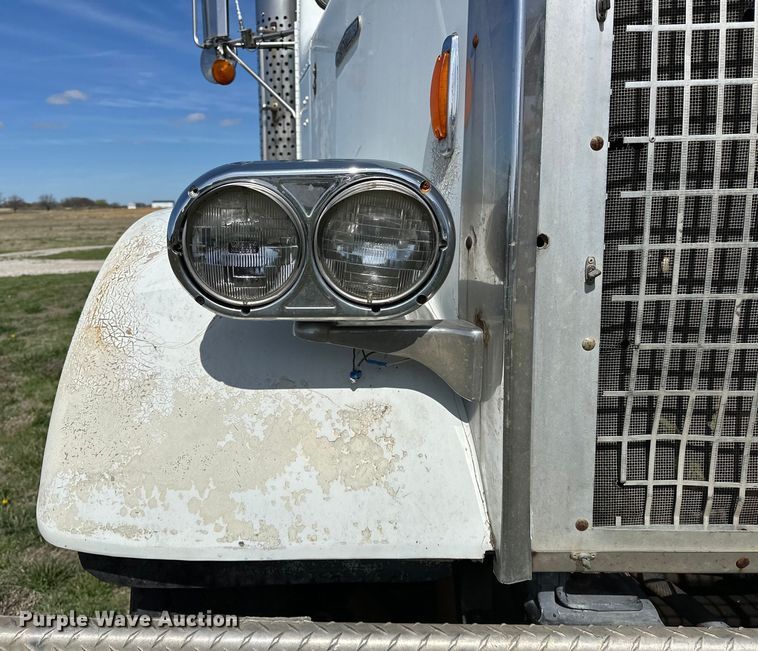 image for item OM9993 1981 Freightliner  FLC semi truck