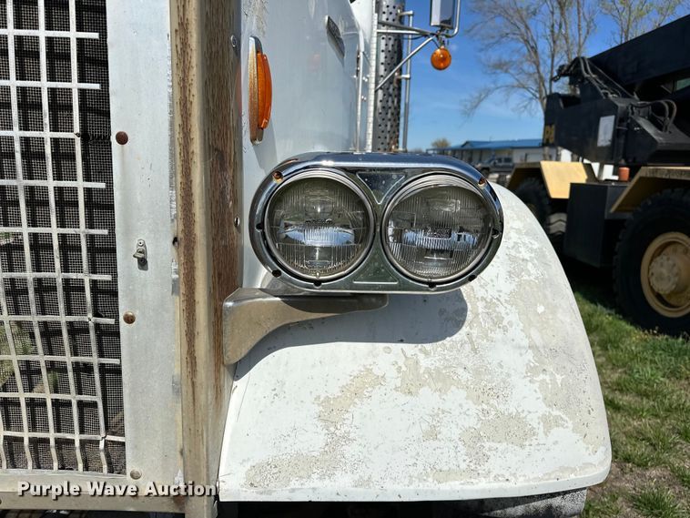 image for item OM9993 1981 Freightliner  FLC semi truck