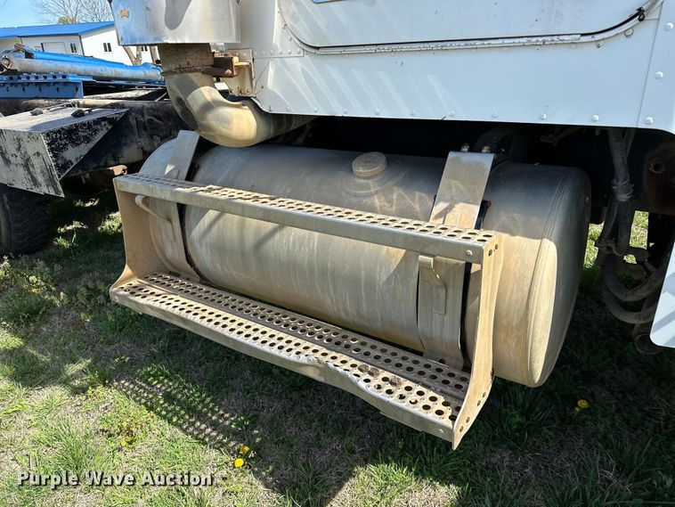 image for item OM9993 1981 Freightliner  FLC semi truck