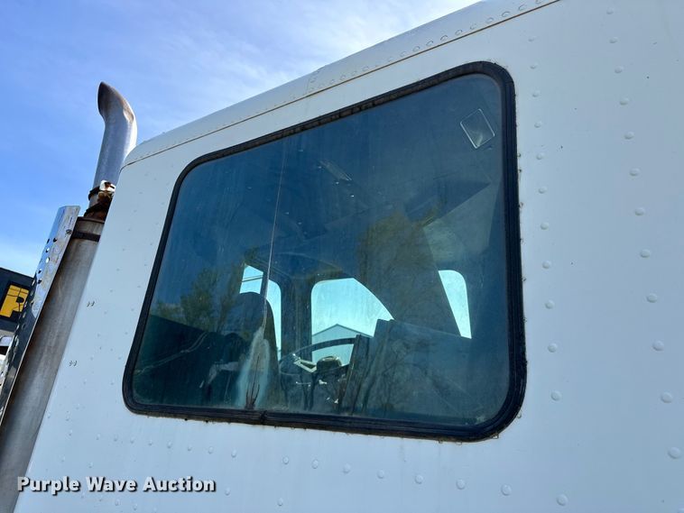 image for item OM9993 1981 Freightliner  FLC semi truck