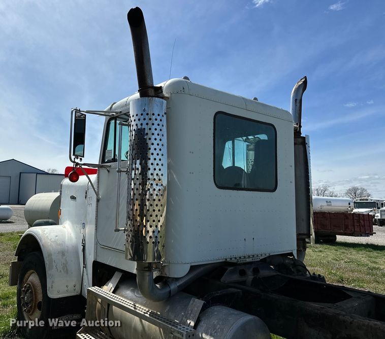 image for item OM9993 1981 Freightliner  FLC semi truck