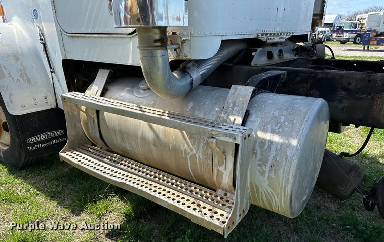 image for item OM9993 1981 Freightliner  FLC semi truck