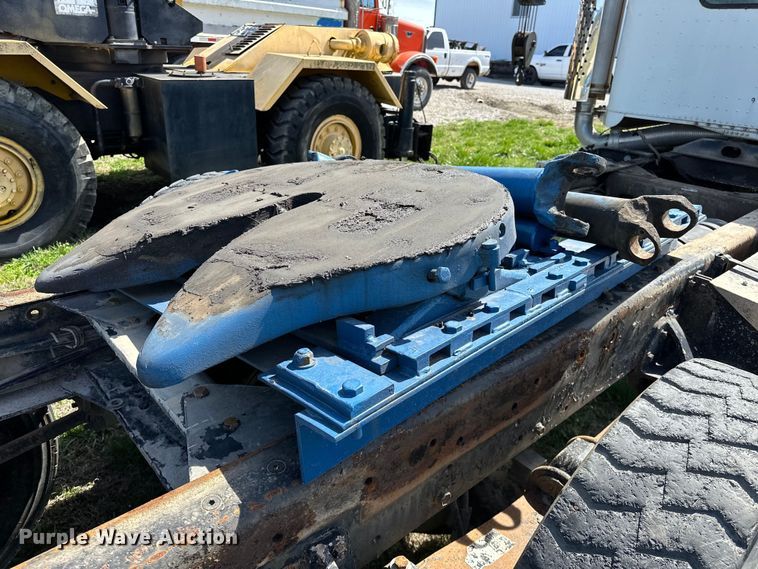 image for item OM9993 1981 Freightliner  FLC semi truck