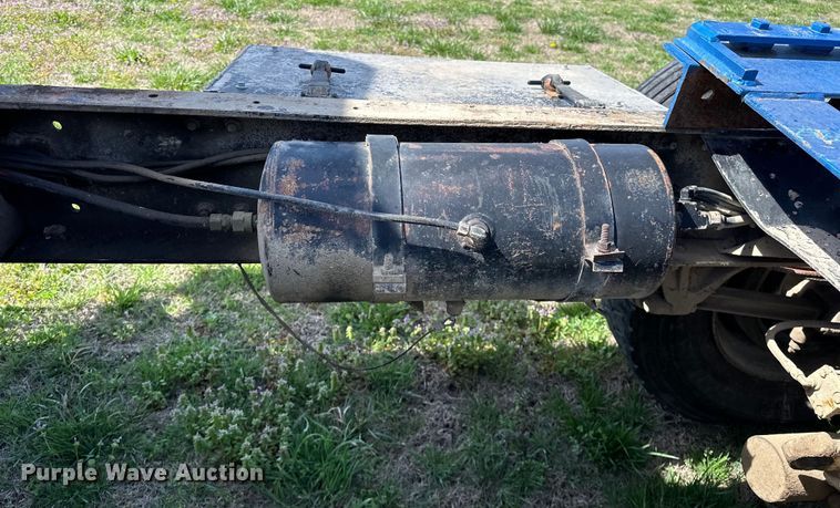 image for item OM9993 1981 Freightliner  FLC semi truck