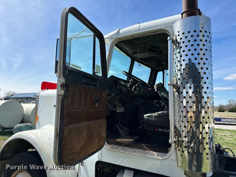 image for item OM9993 1981 Freightliner  FLC semi truck