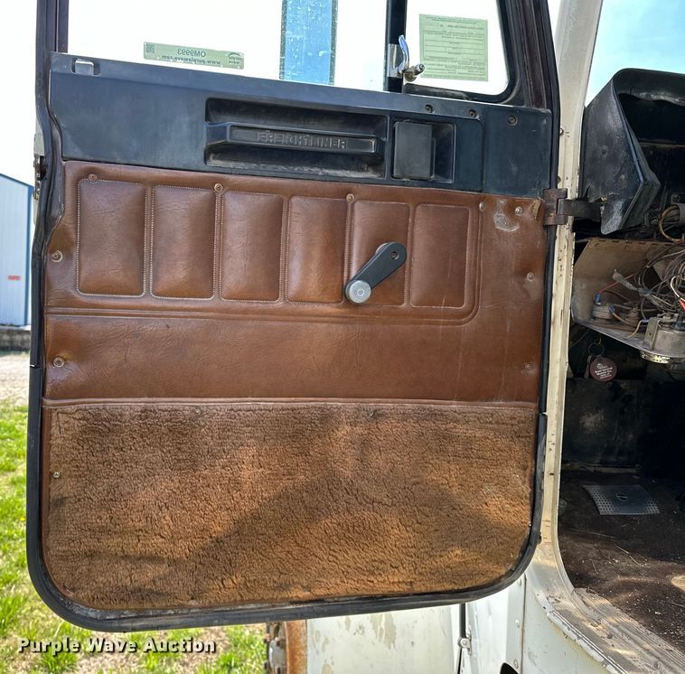 image for item OM9993 1981 Freightliner  FLC semi truck