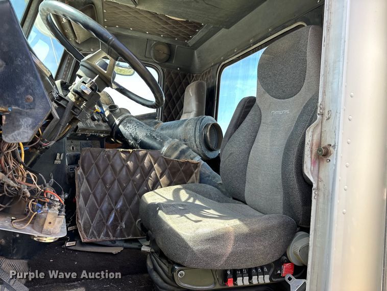 image for item OM9993 1981 Freightliner  FLC semi truck