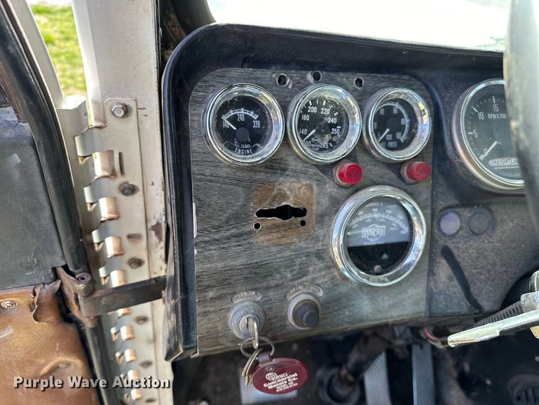 image for item OM9993 1981 Freightliner  FLC semi truck