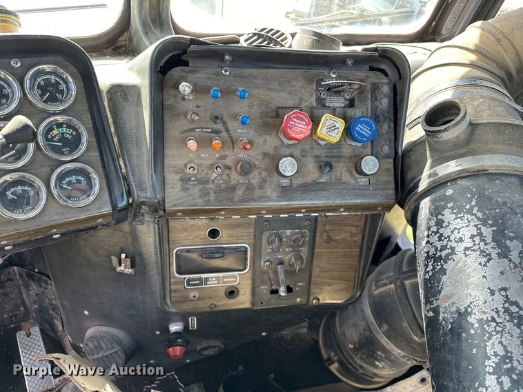 image for item OM9993 1981 Freightliner  FLC semi truck