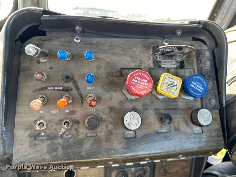 image for item OM9993 1981 Freightliner  FLC semi truck