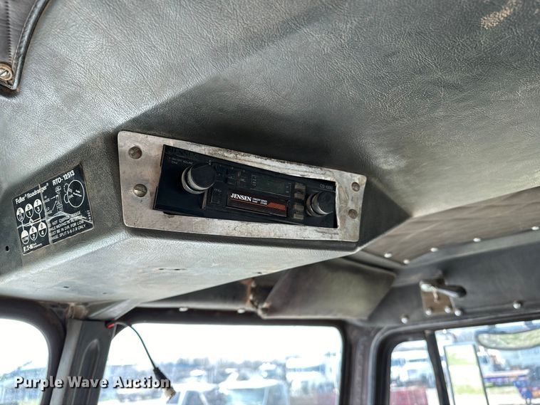 image for item OM9993 1981 Freightliner  FLC semi truck