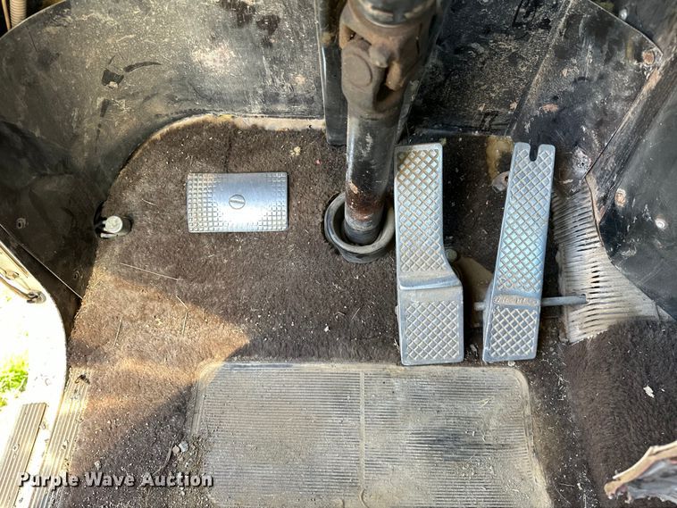 image for item OM9993 1981 Freightliner  FLC semi truck