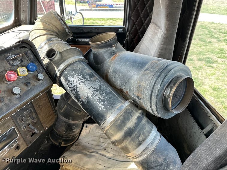 image for item OM9993 1981 Freightliner  FLC semi truck