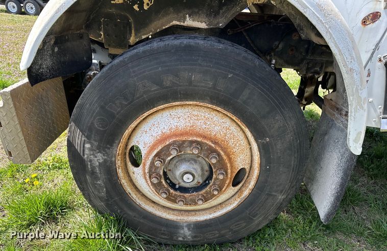 image for item OM9993 1981 Freightliner  FLC semi truck