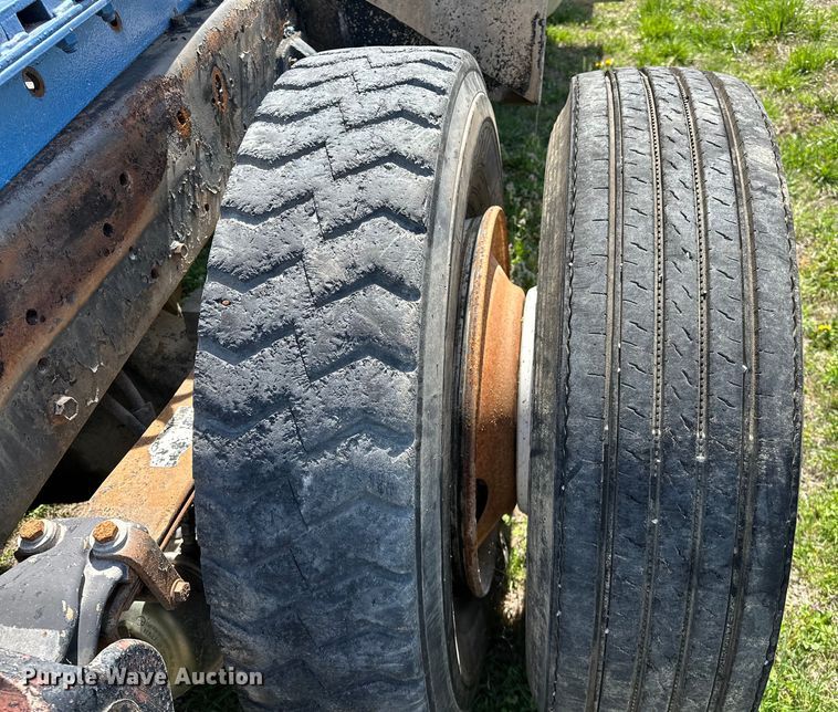 image for item OM9993 1981 Freightliner  FLC semi truck