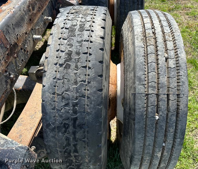 image for item OM9993 1981 Freightliner  FLC semi truck