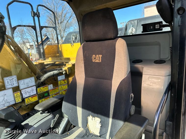 image for item DG0494 2012 Caterpillar 320E excavator