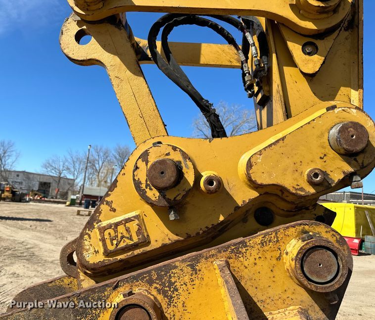 image for item DG0495 2019 Caterpillar 320 excavator
