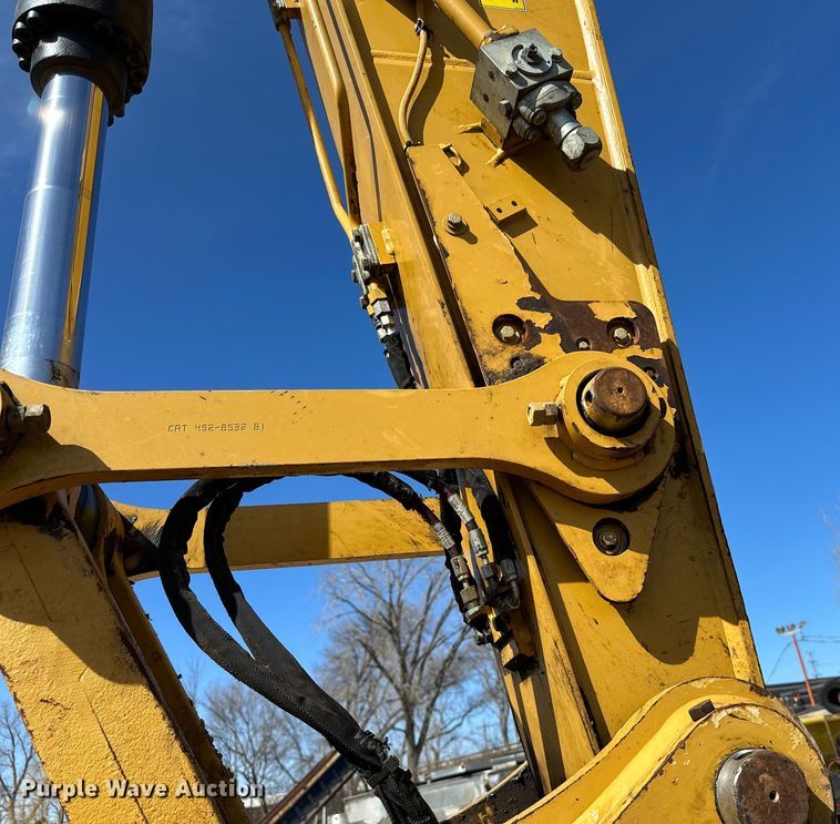 image for item DG0495 2019 Caterpillar 320 excavator
