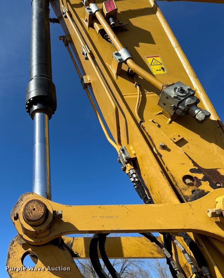 image for item DG0495 2019 Caterpillar 320 excavator